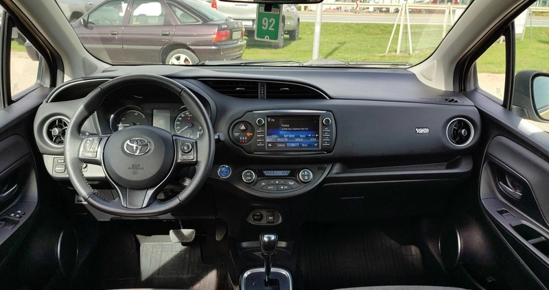 Toyota Yaris cena 71900 przebieg: 72380, rok produkcji 2019 z Starogard Gdański małe 301